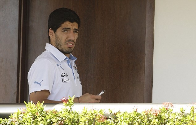 Luis Suarez CHÍNH THỨC chia tay World Cup Luis Suarez CHÍNH THỨC chia tay World Cup