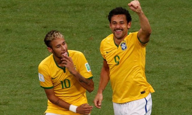 Tiền đạo Brazil chê hàng thủ Chile... lùn Tiền đạo Brazil chê hàng thủ Chile... lùn