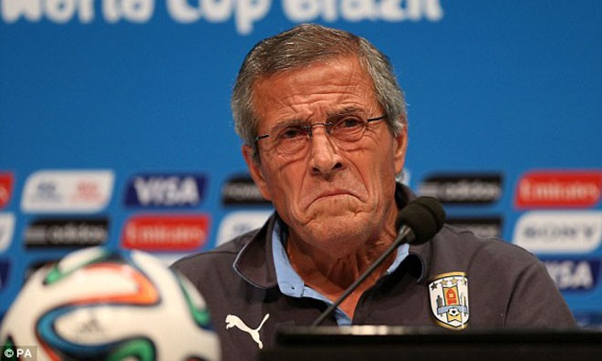 Giận FIFA về vụ Suarez, HLV Uruguay... từ chức Tabarez xin rút khỏi FIFA