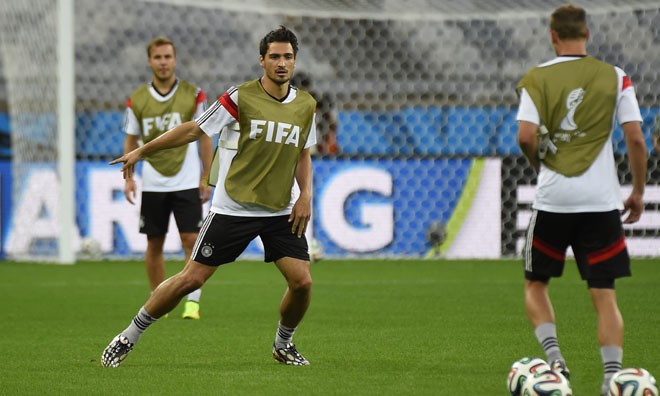 Đức lo sốt vó với chấn thương của siêu trung vệ Mats Hummels vẫn đang chạy đua với thời gian để hồi phục chấn thương.