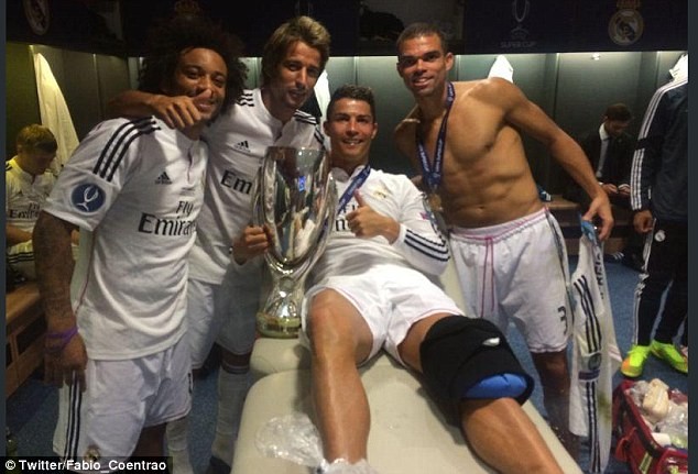 Ronaldo nghi tái phát chấn thương sau trận tranh Siêu Cup Ronaldo nghi tái phát chấn thương sau trận tranh Siêu Cup