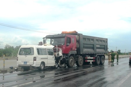 16 người chết vì tai nạn giao thông trong ngày nghỉ lễ thứ 2 Một vụ TNGT ở Quảng Trị (ảnh: Đăng Đức)