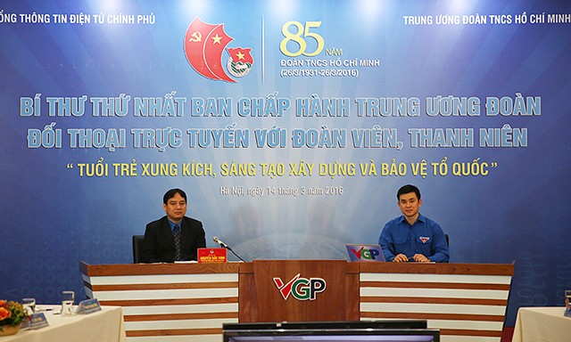 Bí thư thứ nhất BCH Trung ương Đoàn đối thoại với thanh niên Bí thư thứ nhất BCH Trung ương Đoàn Nguyễn Đắc Vinh trao đổi với đoàn viên, thanh niên cả nước. Ảnh: VGP