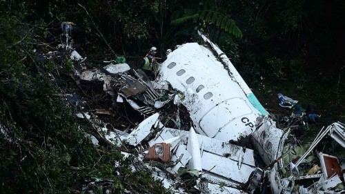 20 nhà báo thiệt mạng trong vụ máy bay rơi ở Colombia Hiện trường máy bay rơi ở Colombia. Ảnh: AFP