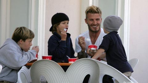 Beckham giữ phom chuẩn bằng cách nào? David Beckham luôn tuân thủ chế độ ăn mà mình đã đặt ra.