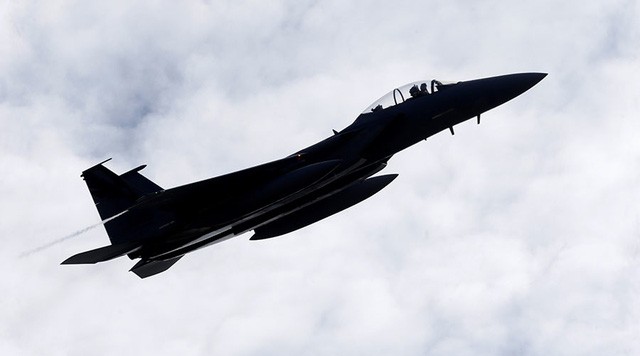Tiêm kích Mỹ chặn máy bay lạ gần dinh thự của ông Trump Máy bay chiến đấu F-15 Eagle của Không quân Mỹ (Ảnh: Reuters)