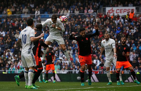 Ronaldo đá hỏng phạt đền, Real thắng nhọc Valencia C.Ronaldo mở tỷ số cho Real Madrid ở phút 27