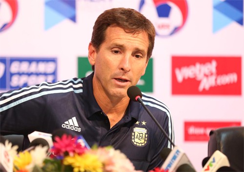 HLV Argentina nói gì sau trận thắng đậm U20 Việt Nam? HLV Argentina nói gì sau trận thắng đậm U20 Việt Nam?