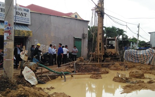 Cứu bạn bị điện giật, nam công nhân tử vong Hiện trường vụ việc. Ảnh: Tin Tin.