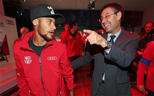 Ngôi sao Neymar ví Chủ tịch Barca như gã hề Neymar và Bartomeu