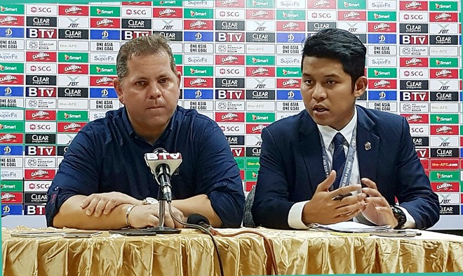 'Trình độ tuyển Việt Nam chỉ ngang Campuchia' Ông Leonardo Vitorino (trái) rất tiếc nuối với kết quả thua 1-2 trước Việt Nam tại vòng loại thứ 3 Asian Cup 2019.