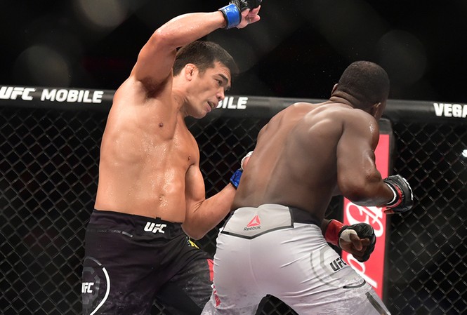 Derek Brunson đấm gục 'huyền thoại Rồng' Machida Derek Brunson đấm gục 'huyền thoại Rồng' Machida