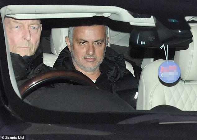 Manchester United sa thải Mourinho, bổ nhiệm Carrick làm quyền HLV Manchester United sa thải Mourinho, bổ nhiệm Carrick làm quyền HLV