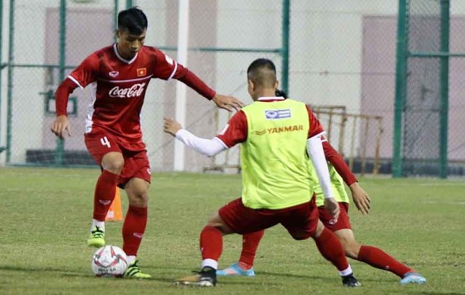 Cận cảnh buổi tập đầu tiên của tuyển Việt Nam tại Qatar Cận cảnh buổi tập đầu tiên của tuyển Việt Nam tại Qatar