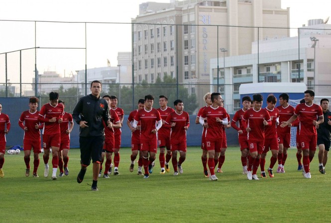 Tuyển Việt Nam không được tập ở sân đấu vòng 1/8 Asian Cup Đội tuyển Việt Nam ở buổi tập diễn ra vào hôm qua tại Dubai. Ảnh: VFF