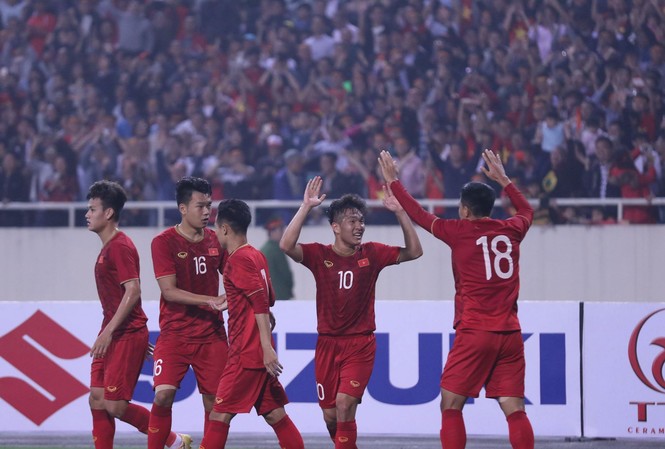 Hàng công bùng nổ, U23 Việt Nam thắng kỷ lục Thái Lan U23 Việt Nam đã thiết lập kỷ lục thắng đậm nhất trong lịch sử đối đầu bóng đá Thái Lan ở cấp độ đội tuyển.