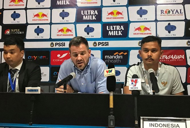 Thua tuyển Việt Nam, HLV Indonesia đổ lỗi trọng tài HLV Simon McMenemy