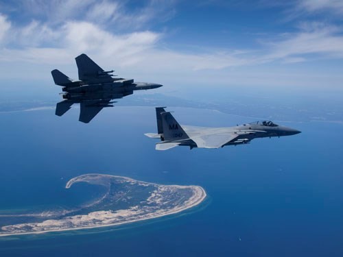 Nhật dùng tiêm kích F-15 đấu Trung Quốc trên không Nhật Bản sẽ điều máy bay chiến đấu F-15 đánh chặn máy bay Trung Quốc nếu như Bắc Kinh xâm nhập không phận của Tokyo.