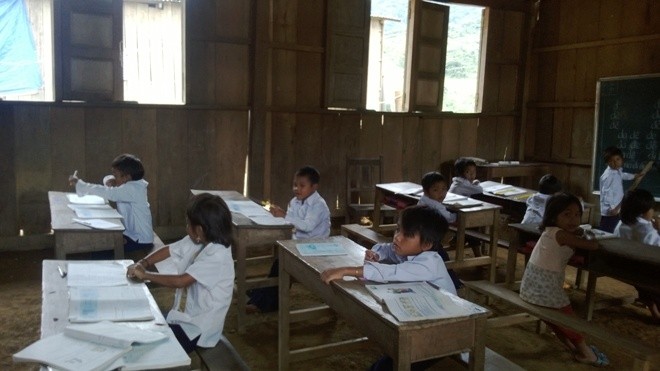 Trồng người nơi biên giới Việt - Lào Lớp học ở thôn GLao.