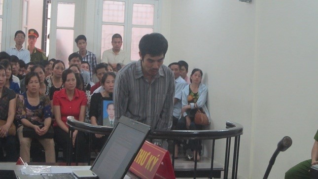 Bố vợ cầm dao truy sát con rể trong ngày 'lại mặt' Bị cáo tại phiên tòa xét xử