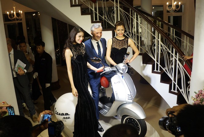 Lộ giá siêu phẩm Vespa 946 Bellissima ở Việt Nam Vespa 946 Bellissima ra mắt tại tư dinh của ngài Đại sứ Ý tại Việt Nam Lorenzo Angeloni