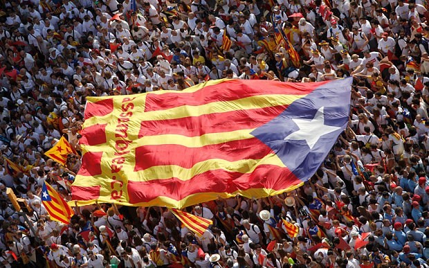 Bản tin 8H: 1,4 triệu người Tây Ban Nha tuần hành đòi Catalonia độc lập Người dân tuần hành đòi độc lập cho Catalonia. (Nguồn: telegraph.co.uk)
