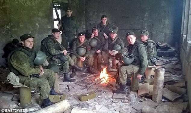 Bản tin 8H: Syria phủ nhận sự hiện diện của quân đội Nga Bức ảnh được cho là chụp các binh sỹ Nga tại thành phố Homs của Syria. (Nguồn: East2West)