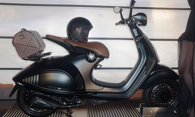 Ngắm kỹ Vespa 946 Emporio Armani giá 405 triệu đồng Ngắm kỹ Vespa 946 Emporio Armani giá 405 triệu đồng
