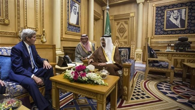 Bản tin 14H: Mỹ tiếp tục muốn loại bỏ Tổng thống Syria Ngoại trưởng Mỹ John Kerry (trái) và Quốc vương Saudi Arabia Salman. (Nguồn: Retuers)