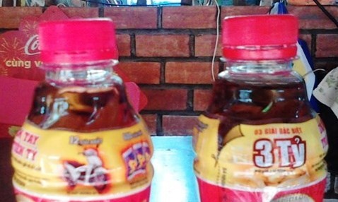 Tân Hiệp Phát xác minh các sản phẩm bị hở, lên men Những chai nước Dr Thanh bị phản ánh có chứa vật lạ.