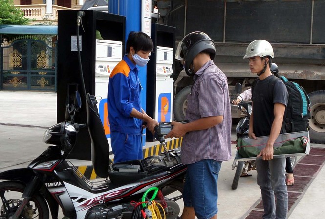 Cận Tết, xăng giảm giá gần 800 đồng/lít Cận Tết, xăng giảm giá gần 800 đồng/lít