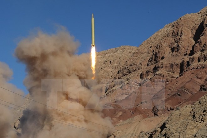 Bản tin 8H: EU bất ngờ ngừng đe dọa trừng phạt Iran Iran phóng tên lửa đạn đạo hôm 9/3. (Nguồn: AFP/TTXVN)