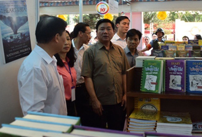Hơn 1 triệu độc giả tới Hội sách TPHCM Bí thư Thành ủy TPHCM ghé thăm Hội sách TPHCM.