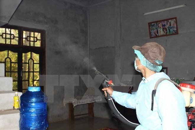 Bản tin 14H: Lo ngại bùng nổ dịch Zika tại Phú Yên Phun thuốc diệt muỗi phòng chống lây truyền virus Zika và dịch sốt xuất huyết. (Nguồn: TTXVN)