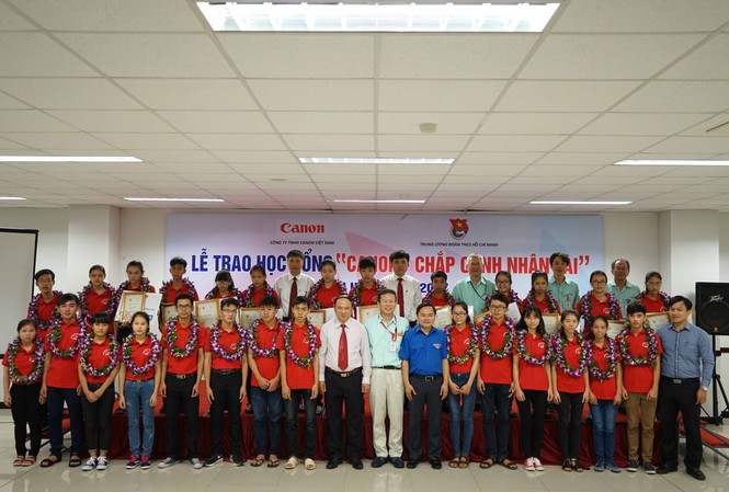 Trung ương Đoàn và Canon trao học bổng chắp cánh nhân tài Trung ương Đoàn và Canon trao học bổng chắp cánh nhân tài