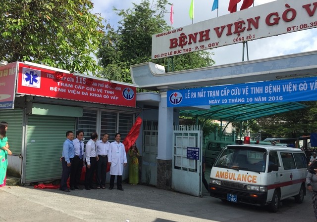 Cần triển khai quy trình “báo động đỏ” tại trạm cấp cứu vệ tinh Lãnh đạo Sở Y tế TPHCM, Trung tâm Cấp cứu 115 và đại diện UBND quận Gò Vấp tại buổi khai trương Trạm cấp cứu vệ tinh thứ 11 tại Bệnh viện quận Gò Vấp. Ảnh: Quốc Ngọc