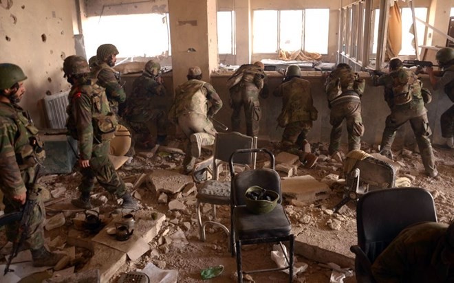Bản tin 14H: Quân Syria tiến sâu vào Aleppo, hàng ngàn phiến quân trốn chạy Binh sỹ quân đội Syria đang giành ưu thế tại thành phố Aleppo. (Nguồn: Russia Insider)