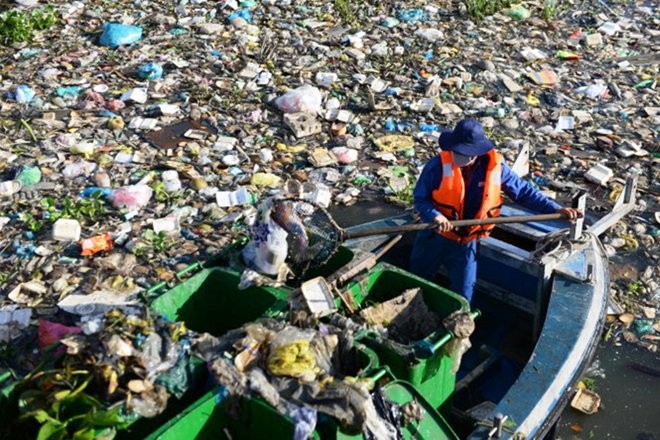 5 tấn rác xả xuống kênh Nhiêu Lộc – Thị Nghè mỗi ngày Rác ngập ngụa trên dòng kênh Nhiêu Lộc - Thị Nghè.