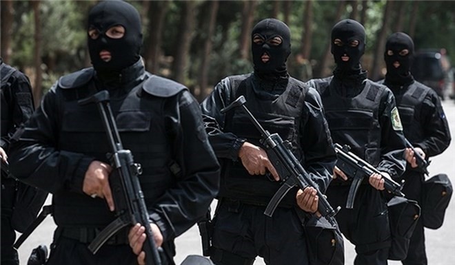 Bản tin 8H: Iran bắt 8 phần tử khủng bố nguy hiểm Cảnh sát Iran. (Nguồn: farsnews.com)