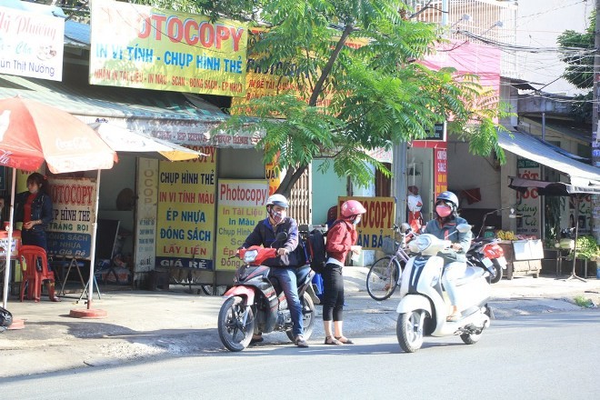 Nhiều người ủng hộ quyết định “giảm án” của ĐH Luật Sự việc nữ sinh bị kỷ luật do mang giáo trình photo vào trường sẽ là bài học chung cho tất cả sinh viên của trường ĐH Luật TPHCM.