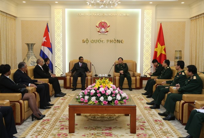 Đại tướng Ngô Xuân Lịch tiếp Đoàn công tác Cục Cơ yếu Bộ Nội vụ Cuba Đại tướng Ngô Xuân Lịch tiếp Đại tá Otto Dalcourt Cesar