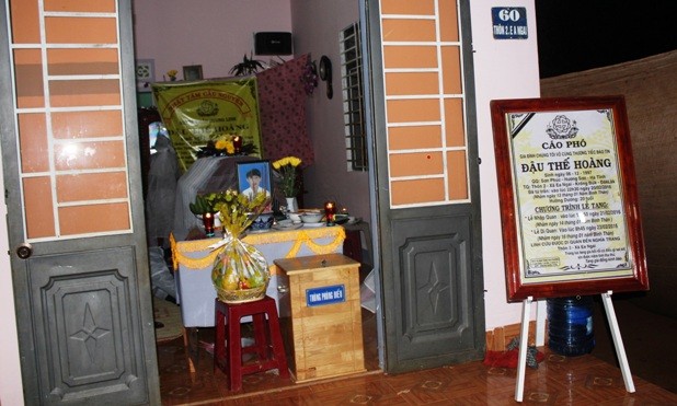 Mâu thuẫn ở quán karaoke, đâm hai người thương vong Di ảnh nạn nhân,