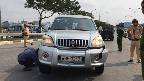 CSGT truy đuổi ô tô ‘điên’ trên phố Sài Gòn như phim Chiếc xe ô tô “điên” bỏ chạy qua nhiều quận huyện bị CSGT truy bắt.