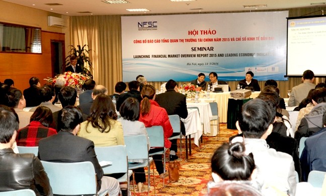 Nguồn lực tài chính hạn chế là thách thức nền kinh tế Hội thảo công bố Báo cáo Tổng quan thị trường tài chính 2015. Ảnh: NFSC