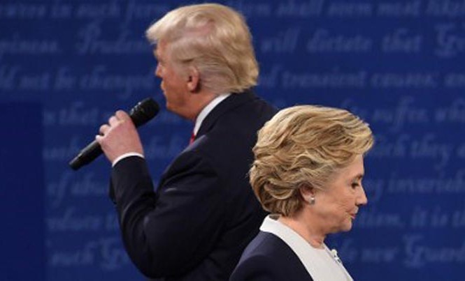 Cuộc tranh luận thứ 2 giữa Clinton và Trump: 90 phút xấu xí Ông Donald Trump và bà Hillary Clinton luôn công kích nhau trong suốt buổi tranh luận thứ 2 trước thềm ngày bầu cử.