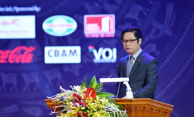 Doanh nhân nên bỏ lối làm ăn “quan hệ, đi đêm” Chủ tịch VCCI Vũ Tiến Lộc cho rằng, đã qua rồi, thời doanh nhân “ngay kinh doanh, tối đi quan hệ”.