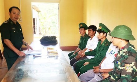 Gia Lai: Bắt 2 đối tượng vận chuyển 1 ký ma túy đá Hai đối tượng vận chuyển ma túy đá bị bắt.