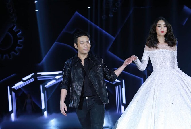 Hoa hậu Mỹ Linh diện váy cưới làm từ 1000 viên pha lê Hoa hậu Mỹ Linh diện váy cưới làm từ 1000 viên pha lê