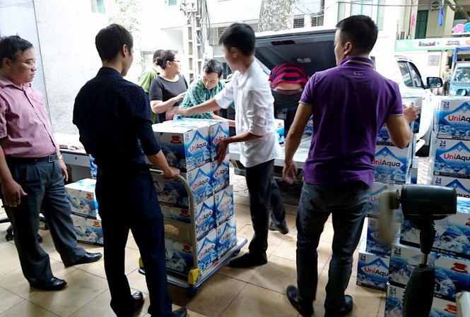 Habeco chung tay cùng đồng bào miền Trung vượt khó Qua báo Tiền Phong, Habeco đã quyên góp ủng hộ để san sẻ khó khăn với người dân vùng lũ miền Trung.