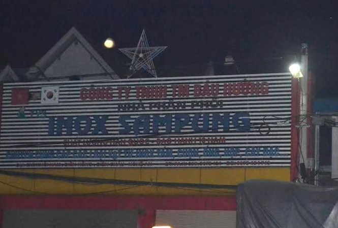 Đứng trên mái nhà trang trí noel, người đàn ông rơi xuống đất tử vong Khu vực xảy ra vụ việc thương tâm.